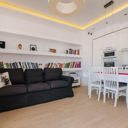 Modern Apartment Across The Ponds Varsovia Exterior foto