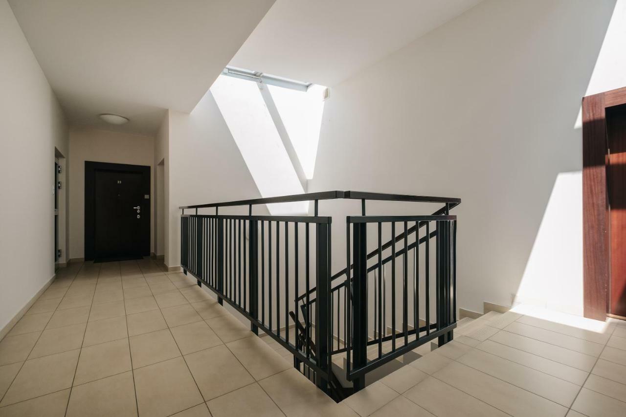 Modern Apartment Across The Ponds Varsovia Exterior foto